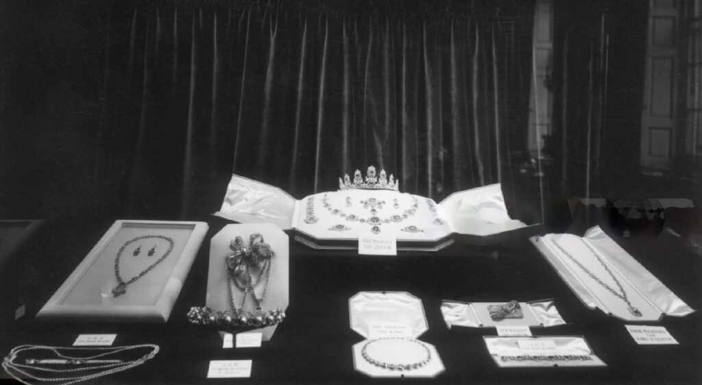 Queen Mary's Jewels - The Cambridge Sapphires