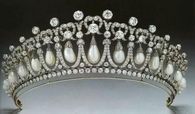 The Jewels of the Princess of Wales – Queen Mary’s Lover’s Knot Tiara