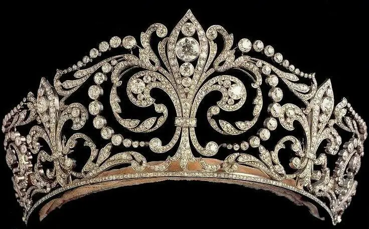 The Joyas de Pasar - The Jewels of the Queen of Spain - The Fleur de Lys Tiara - La Buena