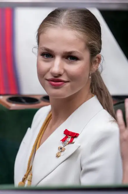 The Joyas de Pasar - The Jewels of the Queen of Spain - The Fleur de Lys Tiara - La Buena - Princess Leonor, Princess of Asturias